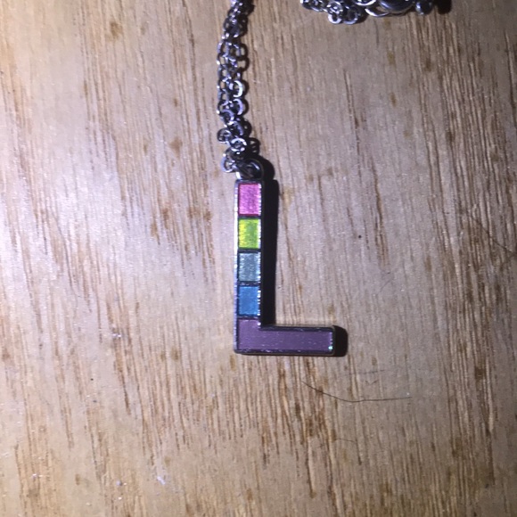 L initial neckless - Picture 3 of 3